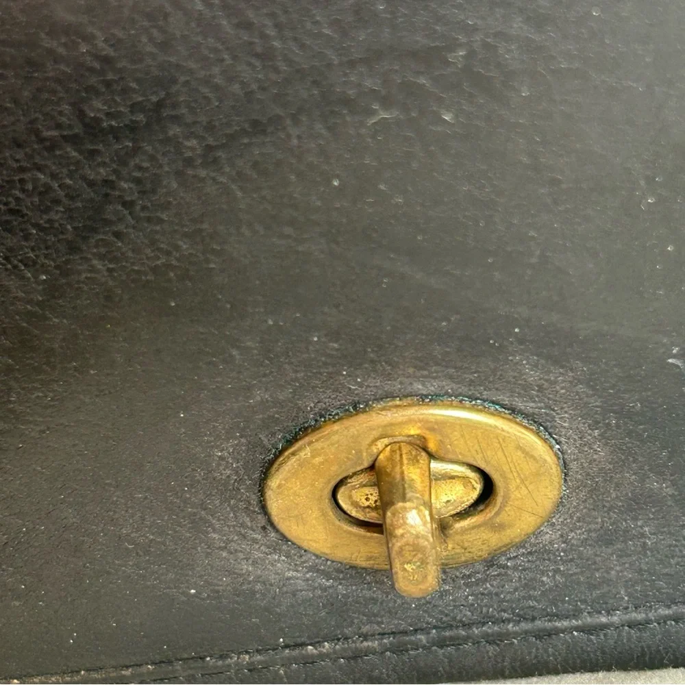 Coach Vintage Slim Turnlock Crossbody Black Leather Convertible Clutch‎